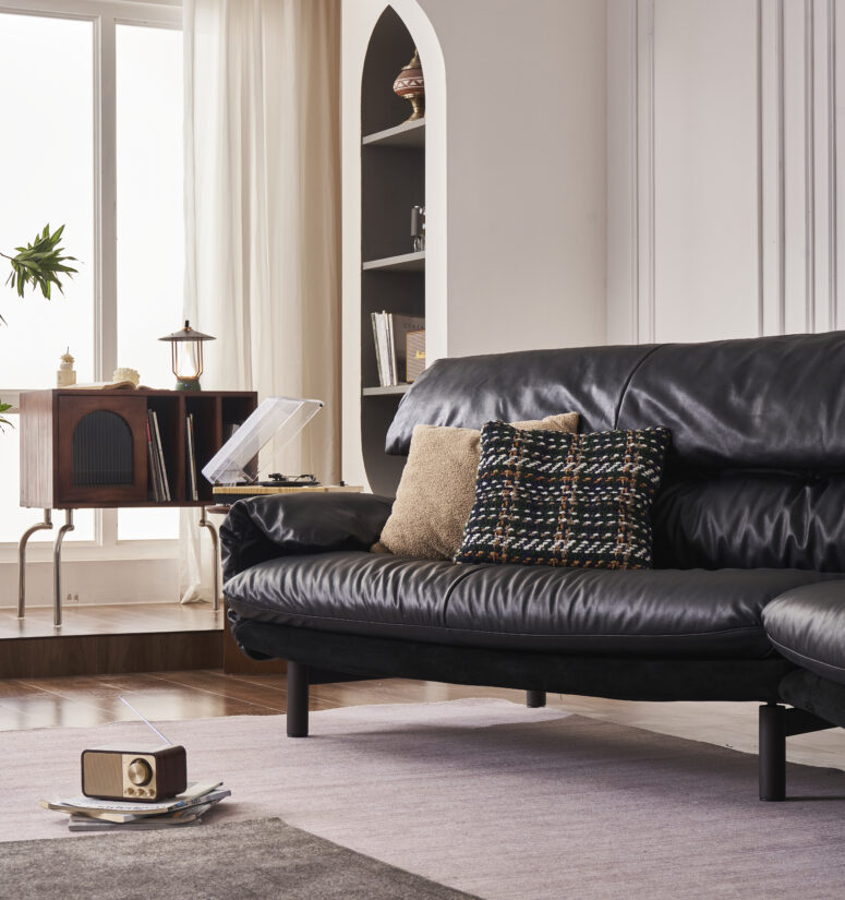 Black sofa - Image 2
